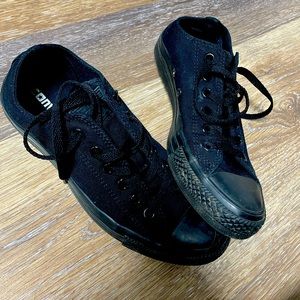 All Black Converse. In good condition!